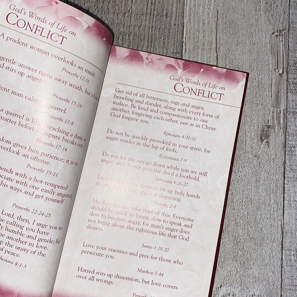 Gods words of life women’s NIV devotional Bible book FREE WITH PURCHASE - Picture 5 of 7